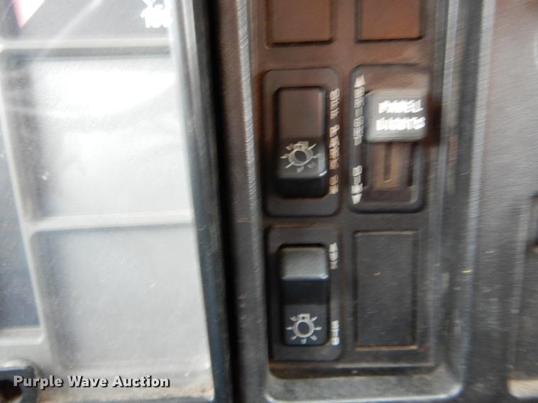 image for item DE8425 2002 International 4900 dump truck