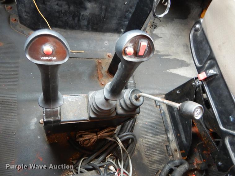 image for item DE8425 2002 International 4900 dump truck