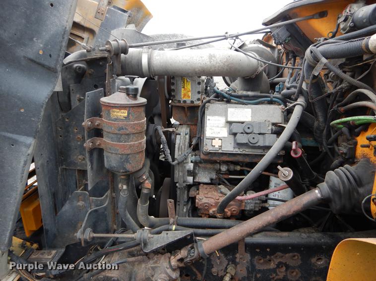 image for item DE8425 2002 International 4900 dump truck