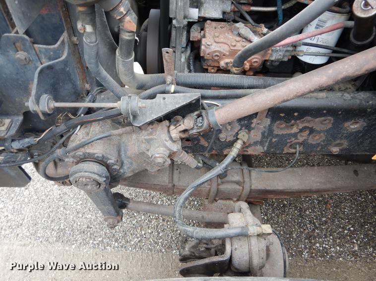 image for item DE8425 2002 International 4900 dump truck