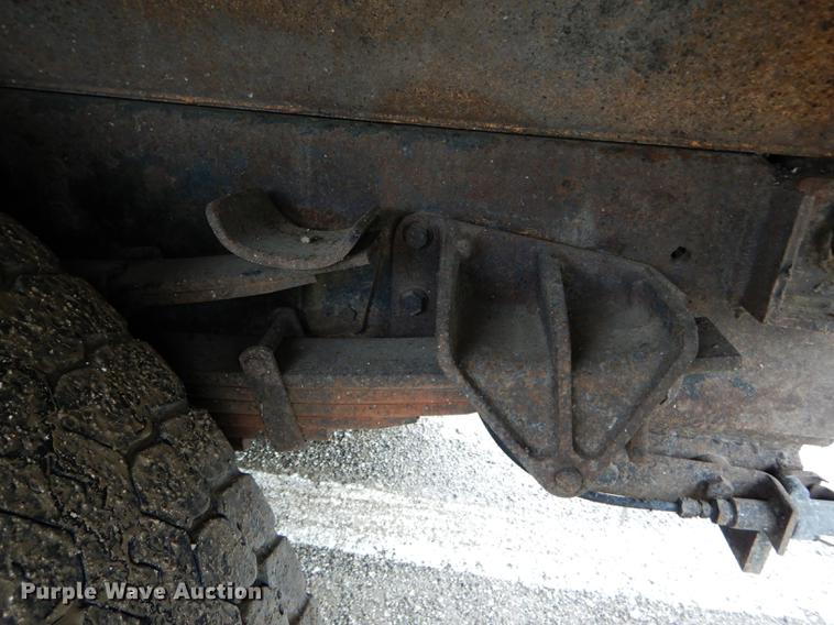 image for item DE8425 2002 International 4900 dump truck