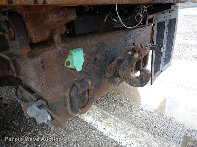 image for item DE8425 2002 International 4900 dump truck