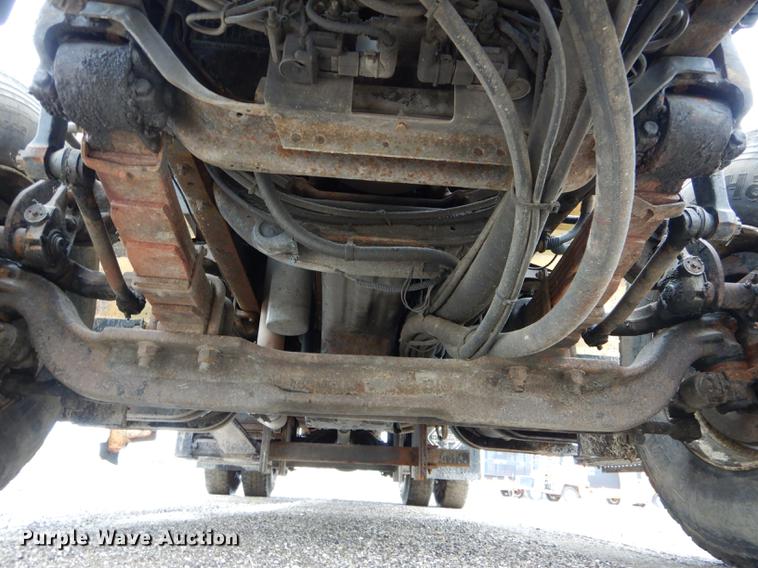 image for item DE8425 2002 International 4900 dump truck