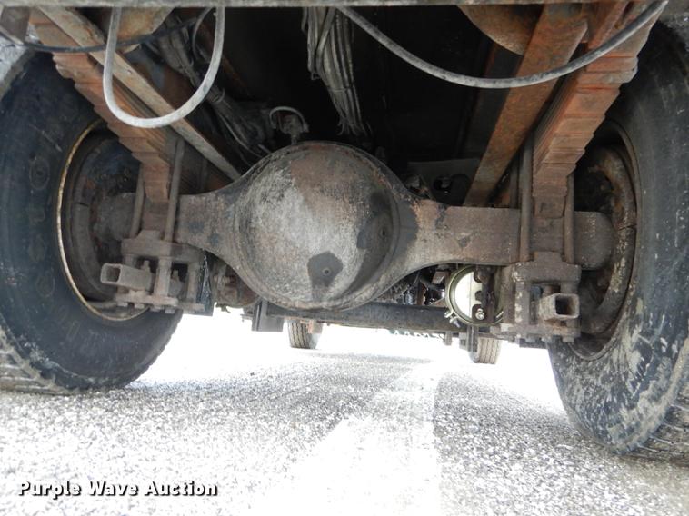 image for item DE8425 2002 International 4900 dump truck