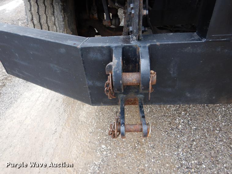 image for item DE8425 2002 International 4900 dump truck