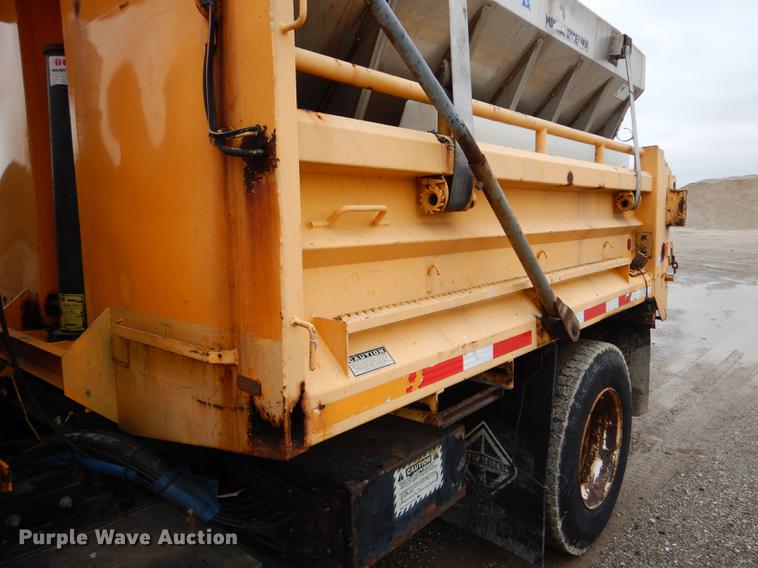 image for item DE8425 2002 International 4900 dump truck