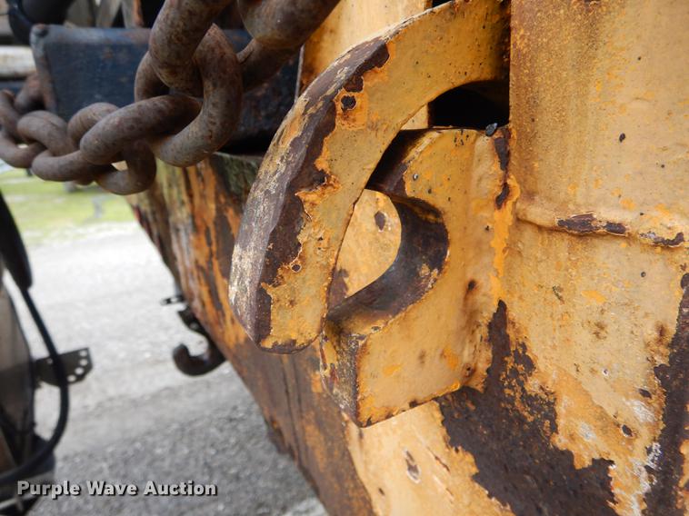 image for item DE8425 2002 International 4900 dump truck