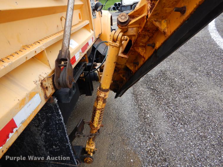 image for item DE8425 2002 International 4900 dump truck