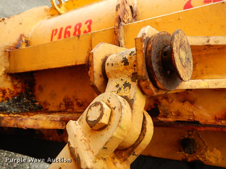 image for item DE8425 2002 International 4900 dump truck