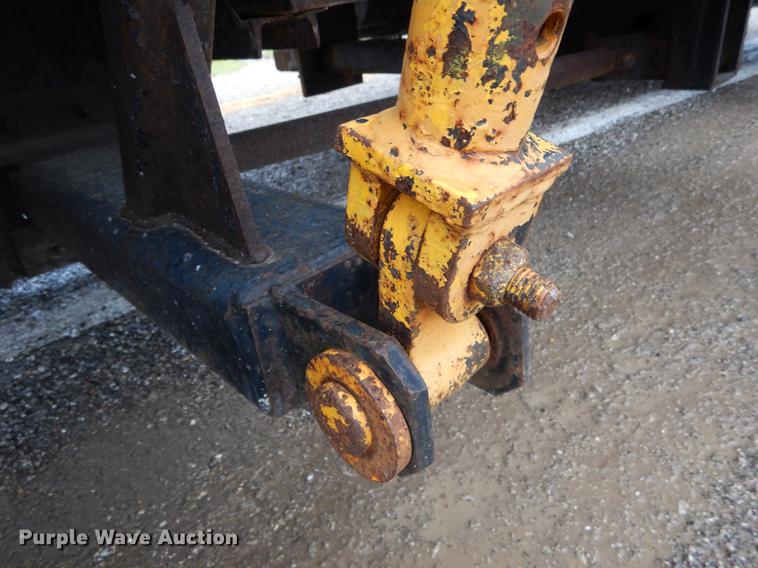 image for item DE8425 2002 International 4900 dump truck