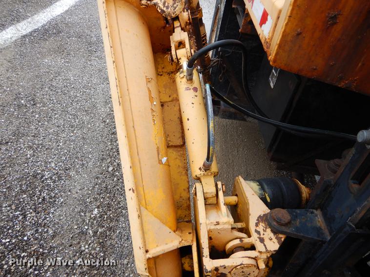 image for item DE8425 2002 International 4900 dump truck