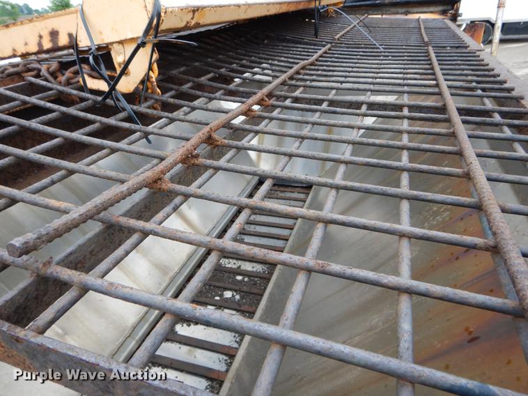 image for item DE8425 2002 International 4900 dump truck