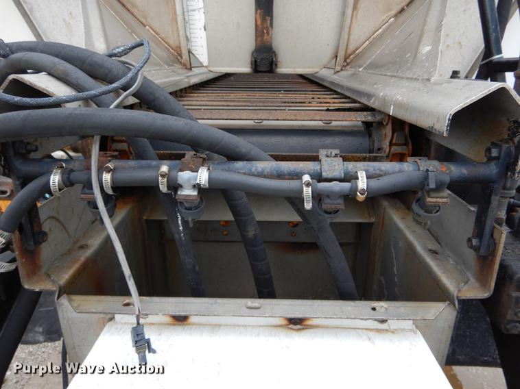 image for item DE8425 2002 International 4900 dump truck