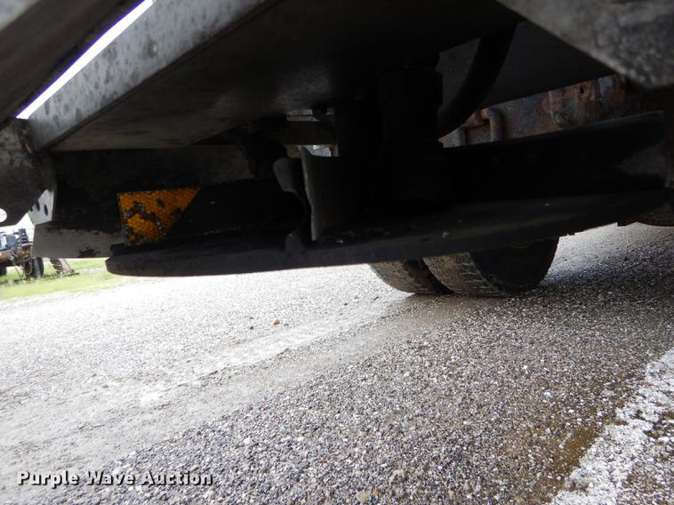 image for item DE8425 2002 International 4900 dump truck