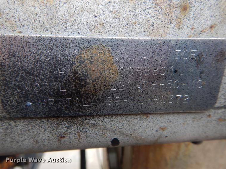 image for item DE8425 2002 International 4900 dump truck