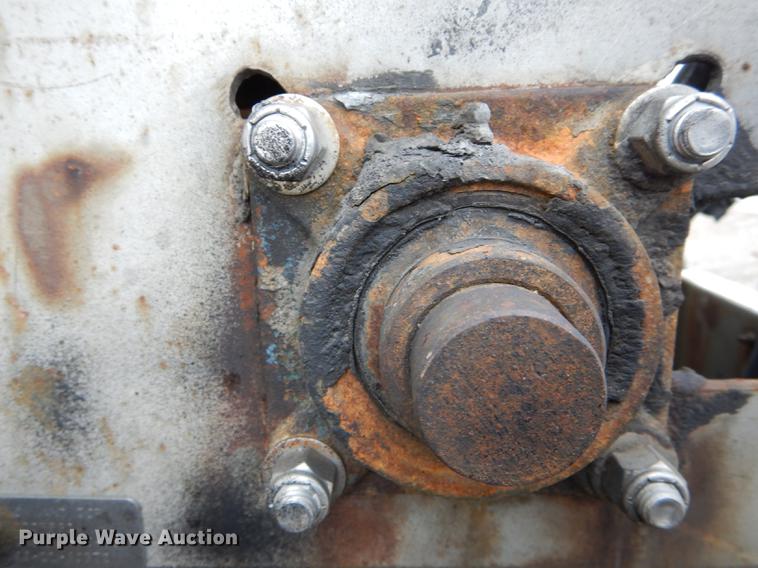 image for item DE8425 2002 International 4900 dump truck