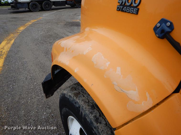 image for item DE8425 2002 International 4900 dump truck