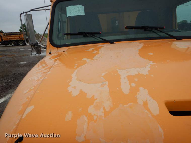 image for item DE8425 2002 International 4900 dump truck