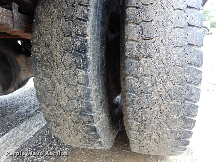 image for item DE8425 2002 International 4900 dump truck