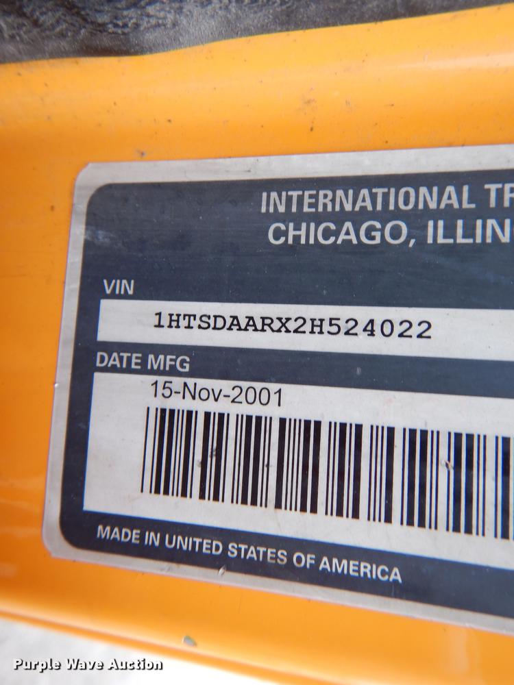 image for item DE8425 2002 International 4900 dump truck