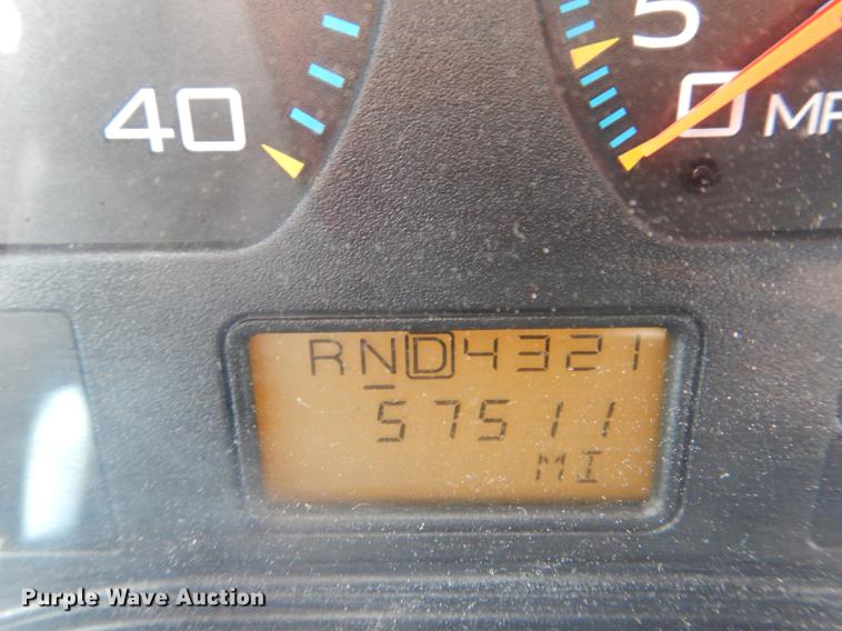 image for item DE8426 2007 International 7300 oil distribution truck