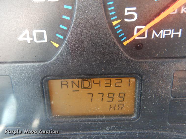 image for item DE8426 2007 International 7300 oil distribution truck