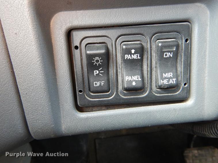 image for item DE8426 2007 International 7300 oil distribution truck