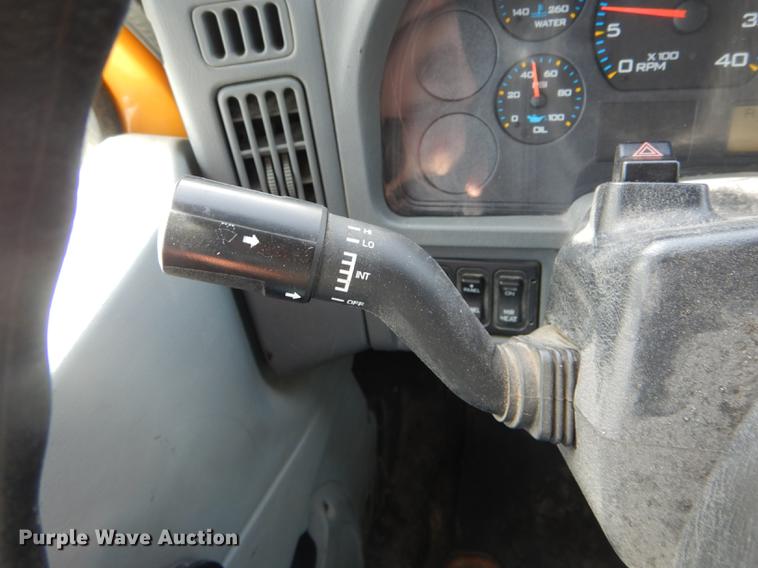 image for item DE8426 2007 International 7300 oil distribution truck