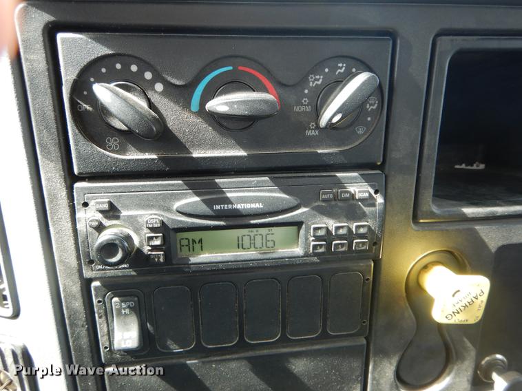 image for item DE8426 2007 International 7300 oil distribution truck