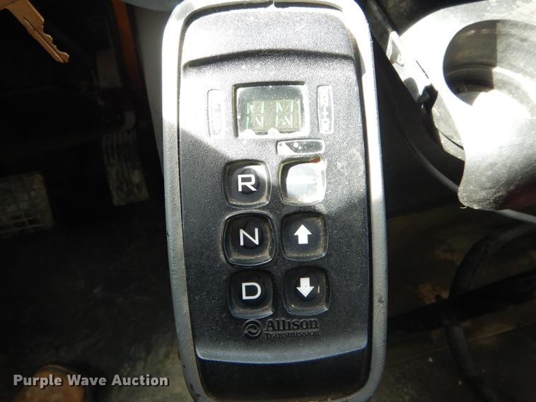 image for item DE8426 2007 International 7300 oil distribution truck