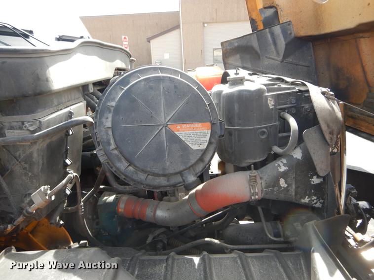 image for item DE8426 2007 International 7300 oil distribution truck