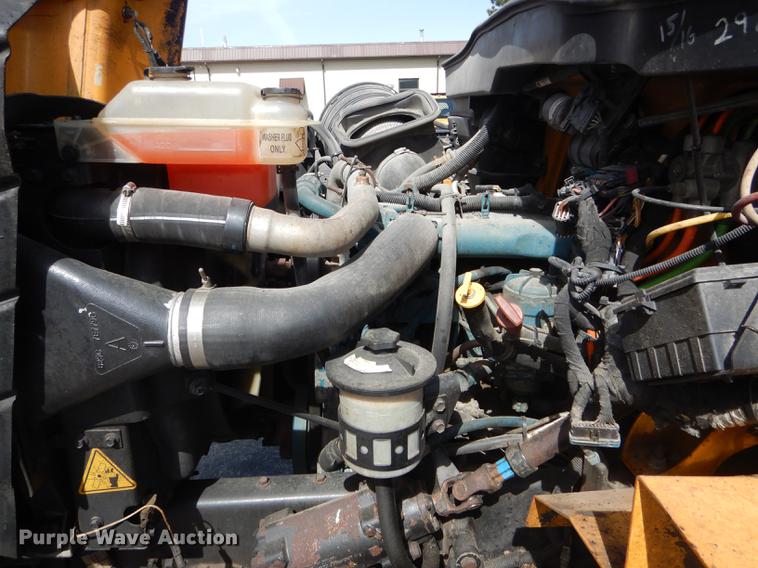 image for item DE8426 2007 International 7300 oil distribution truck