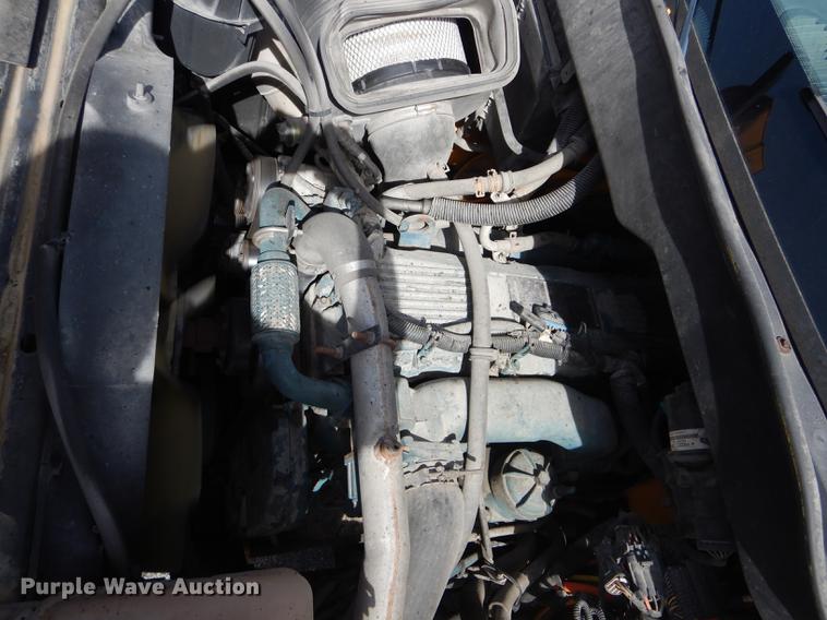 image for item DE8426 2007 International 7300 oil distribution truck