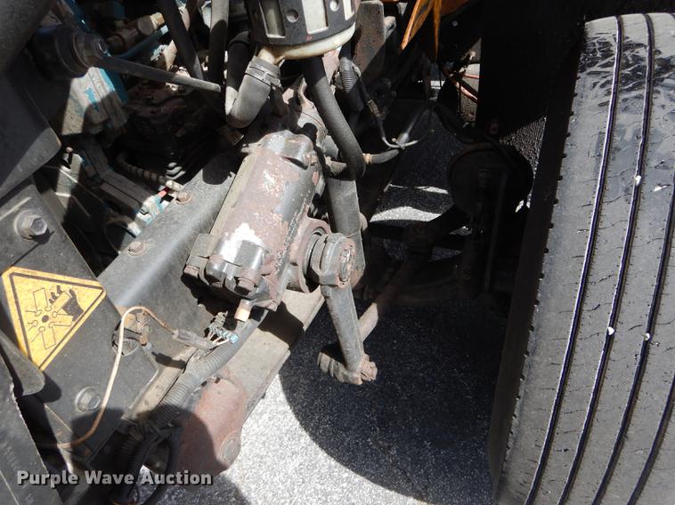 image for item DE8426 2007 International 7300 oil distribution truck