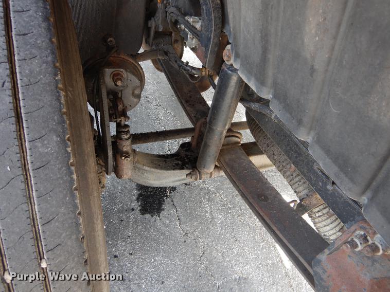 image for item DE8426 2007 International 7300 oil distribution truck