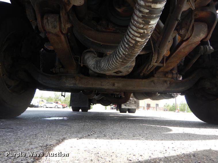 image for item DE8426 2007 International 7300 oil distribution truck