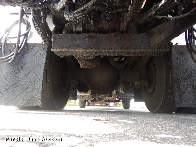 image for item DE8426 2007 International 7300 oil distribution truck