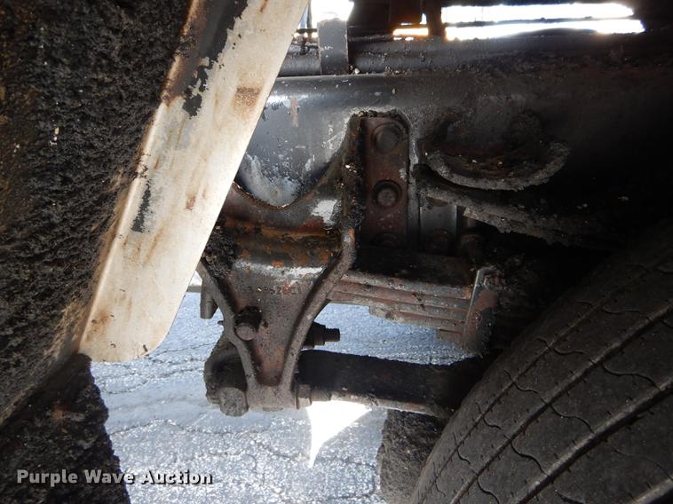 image for item DE8426 2007 International 7300 oil distribution truck