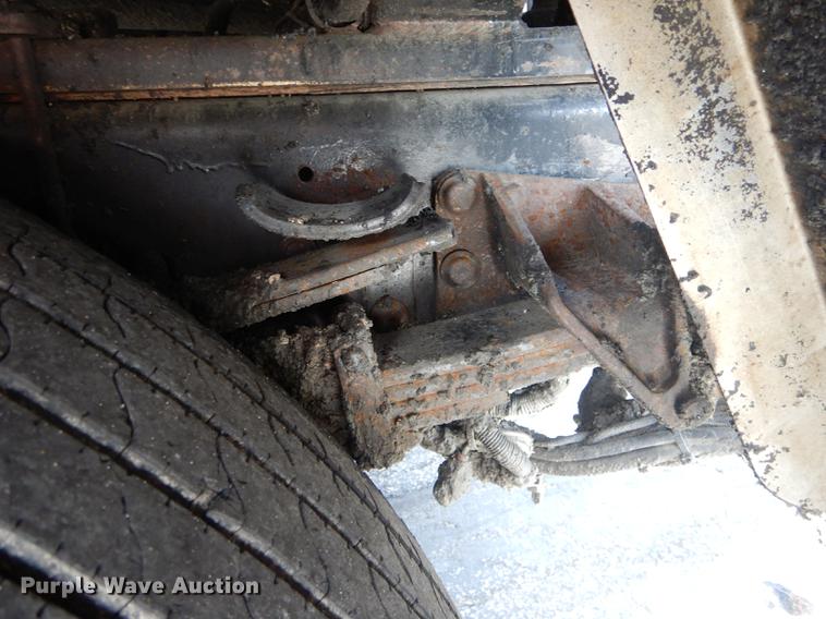 image for item DE8426 2007 International 7300 oil distribution truck