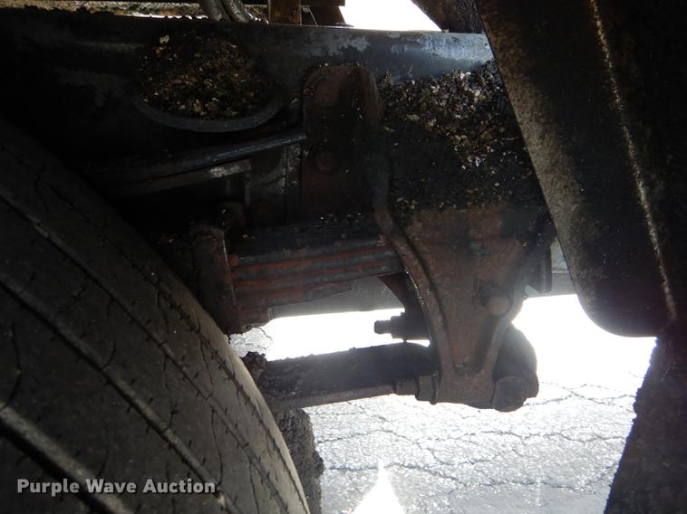 image for item DE8426 2007 International 7300 oil distribution truck