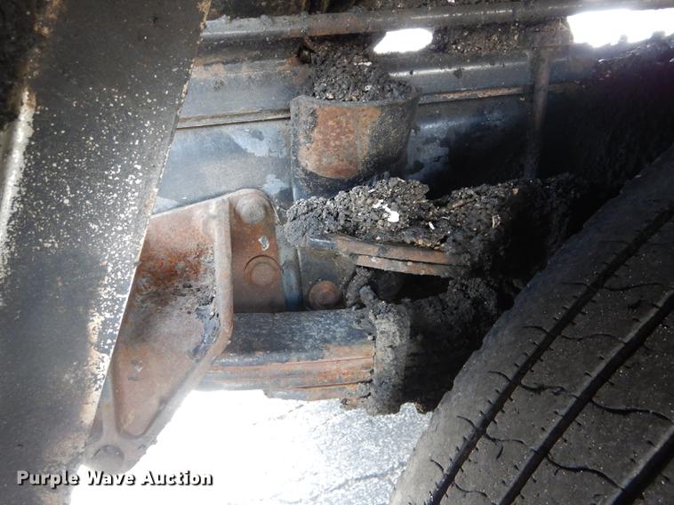 image for item DE8426 2007 International 7300 oil distribution truck