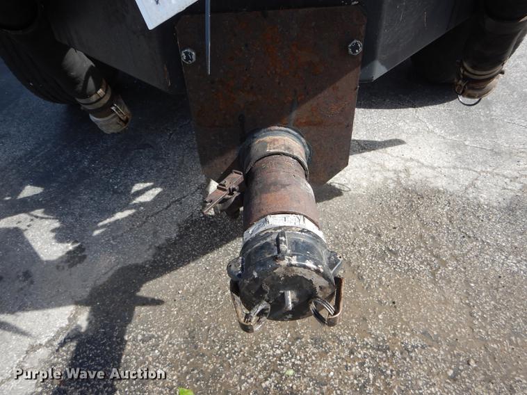 image for item DE8426 2007 International 7300 oil distribution truck