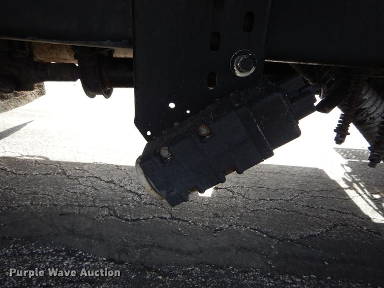 image for item DE8426 2007 International 7300 oil distribution truck