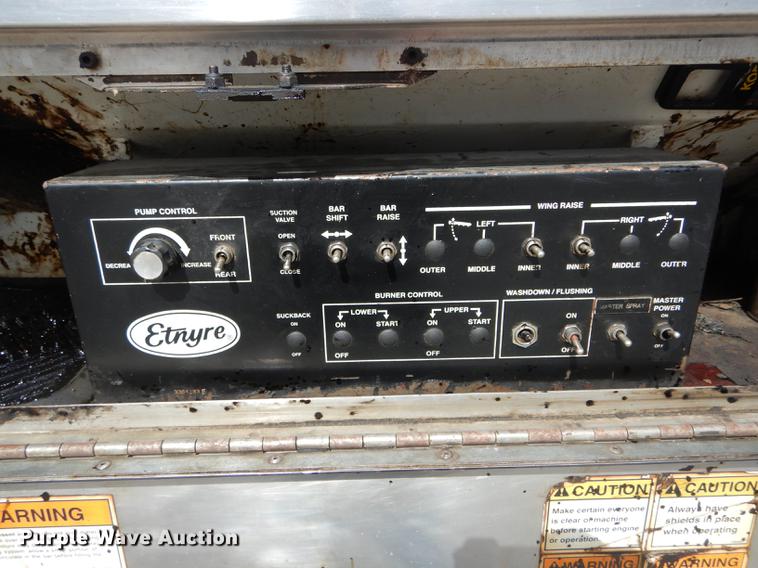 image for item DE8426 2007 International 7300 oil distribution truck