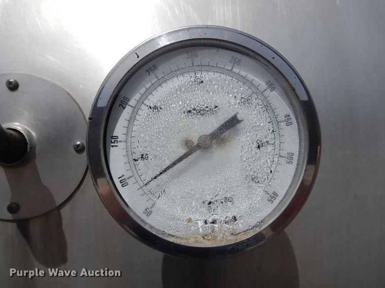 image for item DE8426 2007 International 7300 oil distribution truck