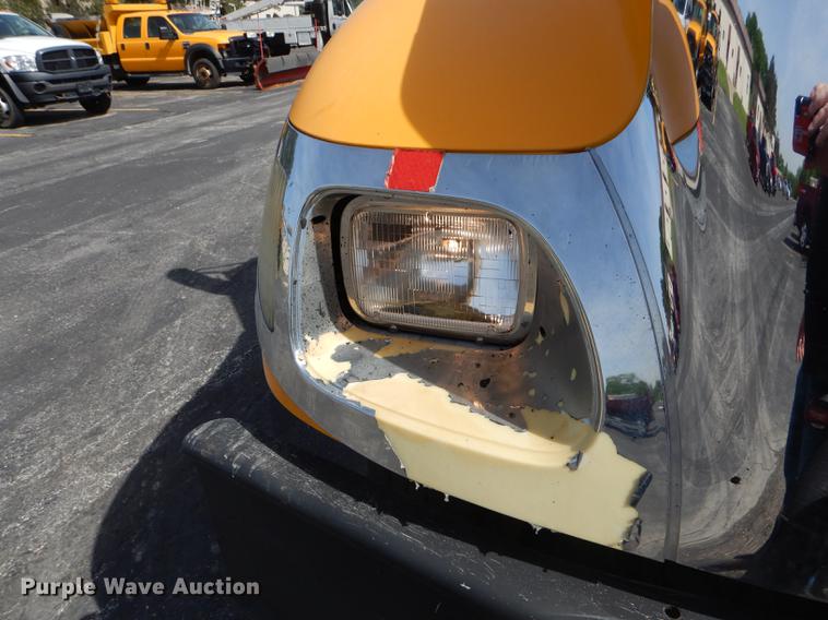 image for item DE8426 2007 International 7300 oil distribution truck