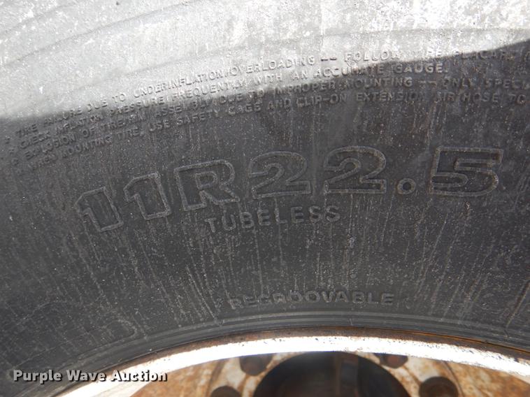 image for item DE8426 2007 International 7300 oil distribution truck