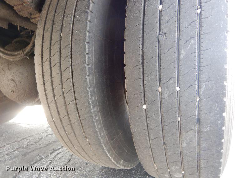 image for item DE8426 2007 International 7300 oil distribution truck