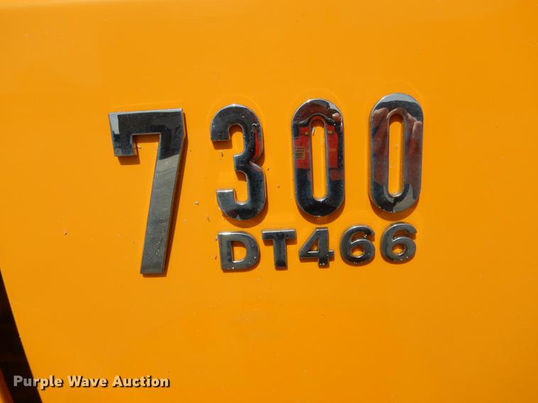 image for item DE8426 2007 International 7300 oil distribution truck