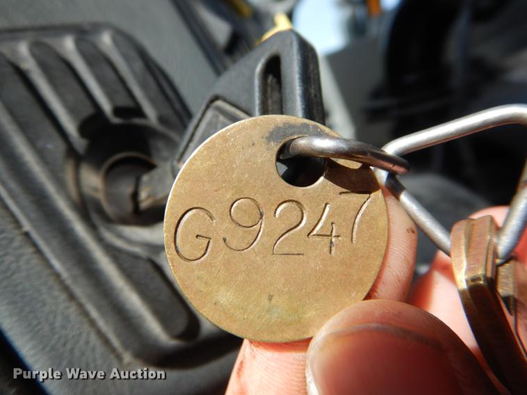 image for item DE8426 2007 International 7300 oil distribution truck